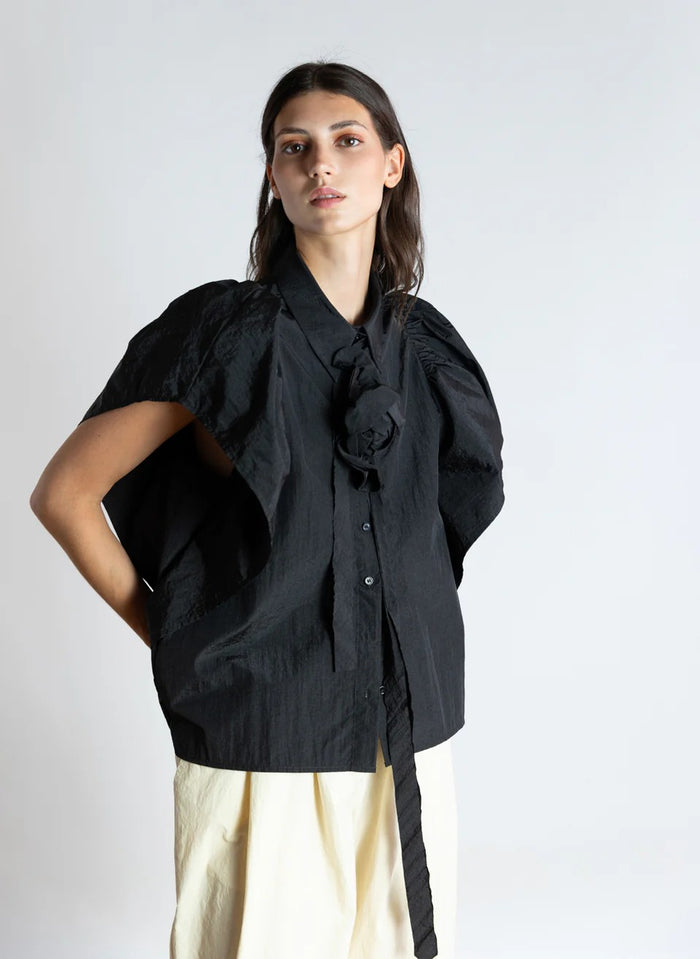 PSOPHIA SHORT SLEEVE BLACK CRISP BLOUSE