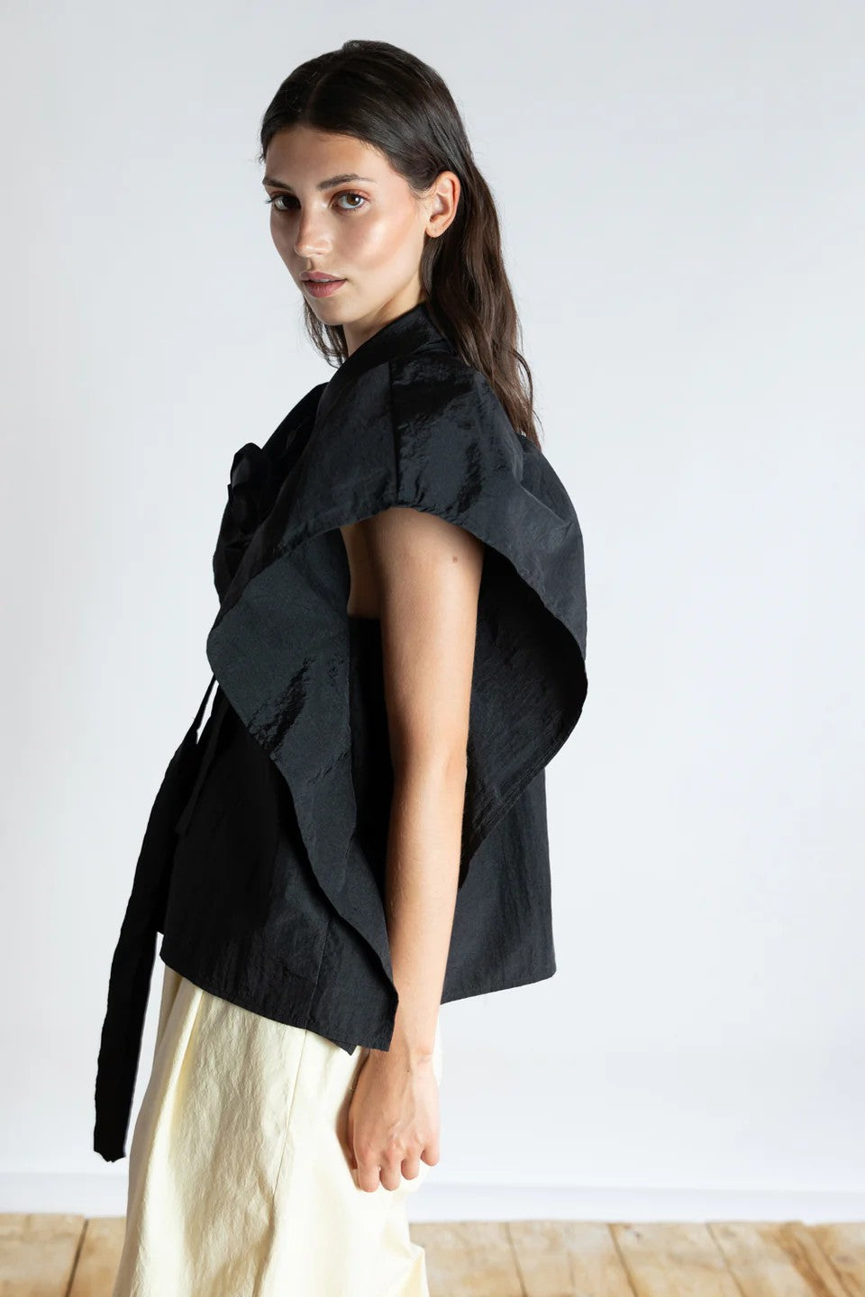 PSOPHIA SHORT SLEEVE BLACK CRISP BLOUSE - White Bicycle