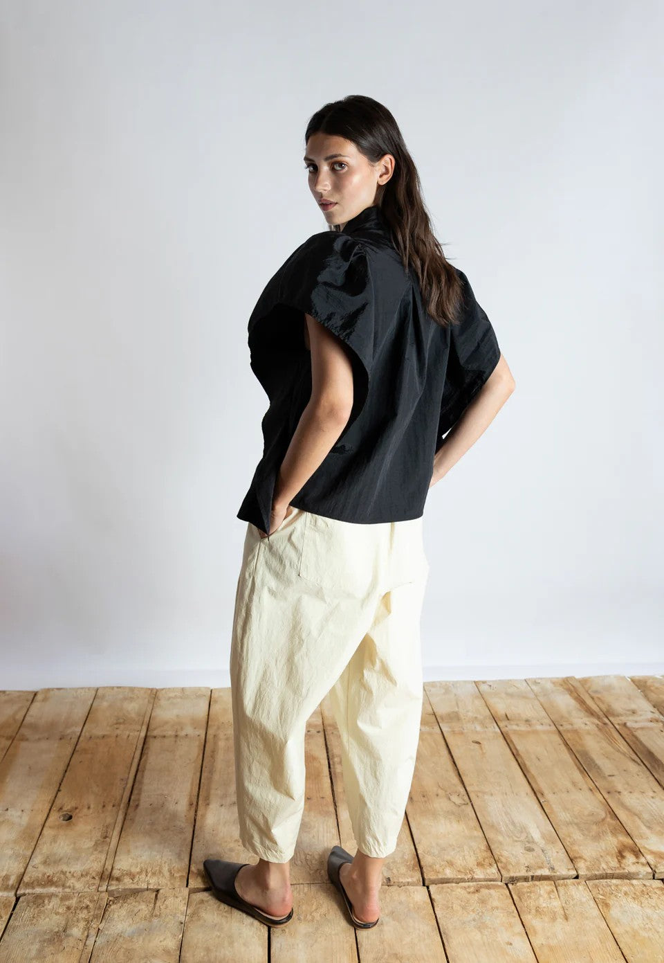 PSOPHIA SHORT SLEEVE BLACK CRISP BLOUSE - White Bicycle