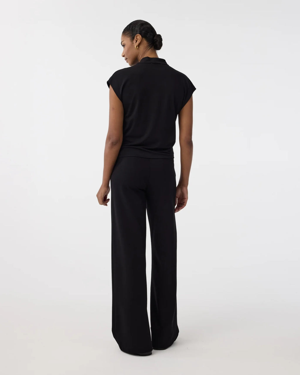KNIT-TED BLACK JET CROSSOVER TOP - White Bicycle