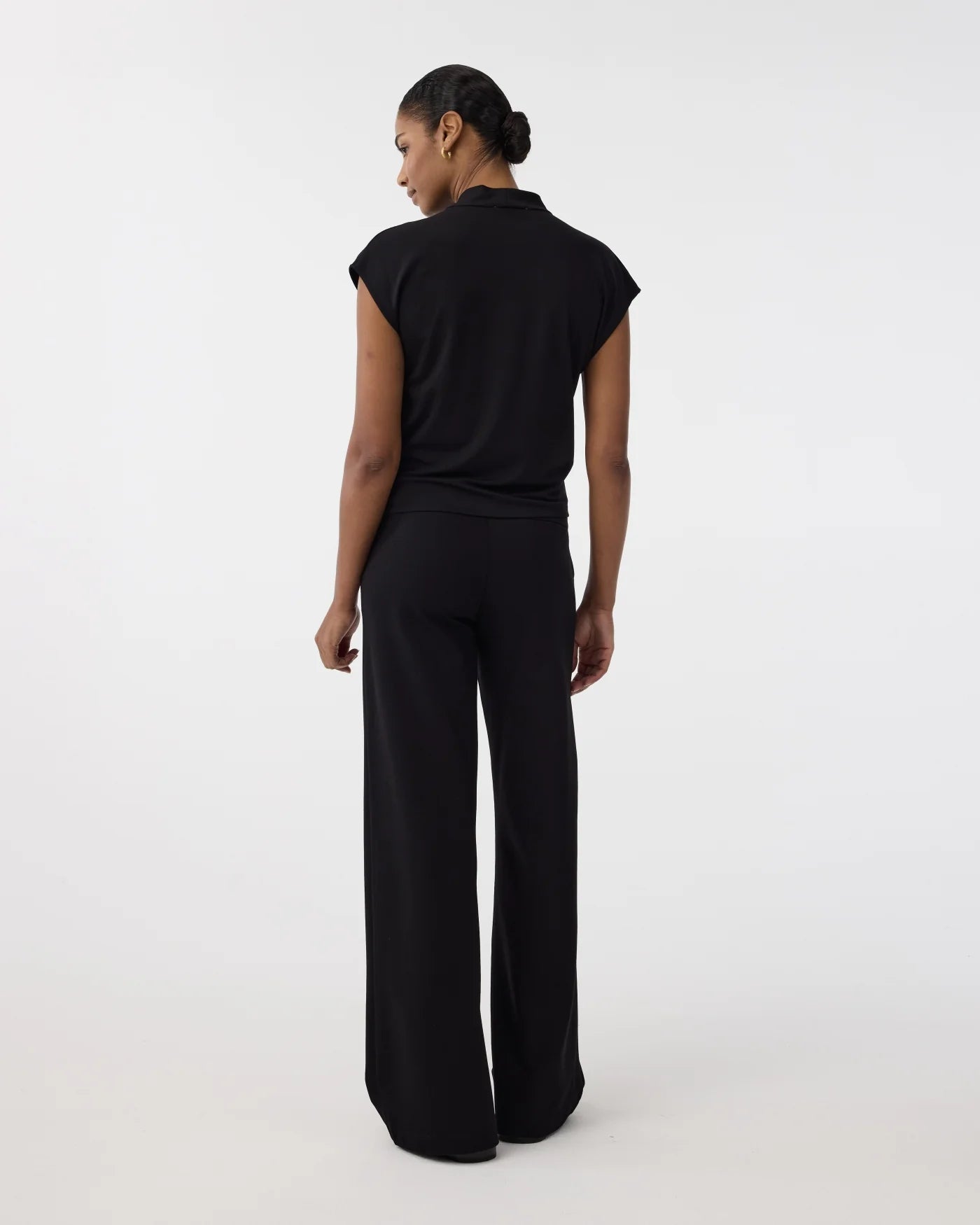 KNIT-TED BLACK JET CROSSOVER TOP - White Bicycle
