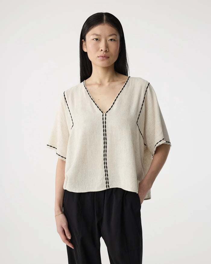 KNIT-TED NATURAL TOP WITH STITCHING