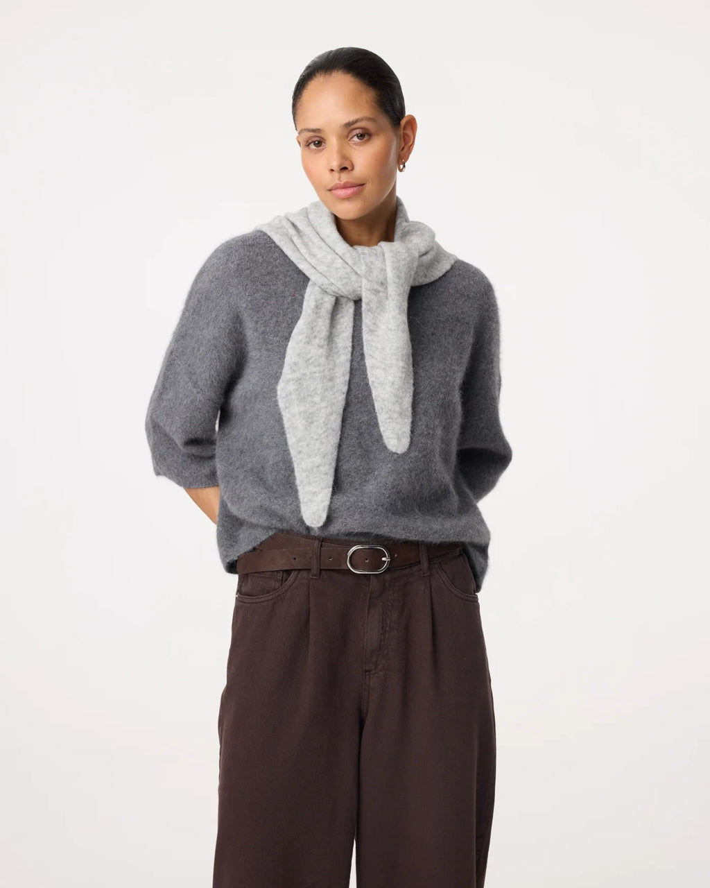 KNIT-TED TRICJA TRIANGLE SCARF