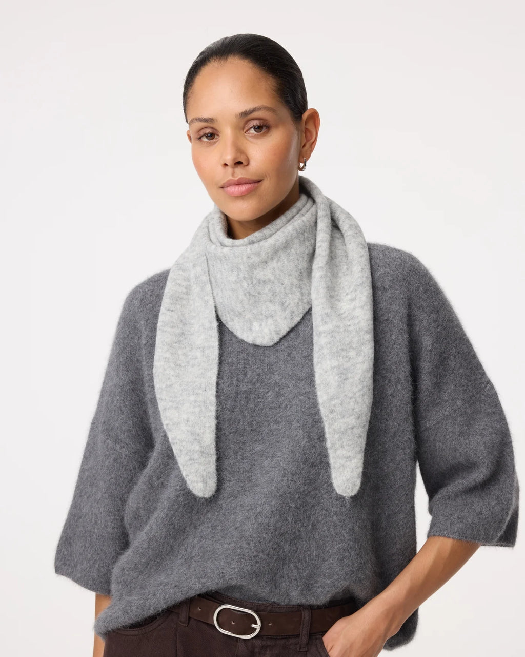 KNIT-TED TRICJA TRIANGLE SCARF
