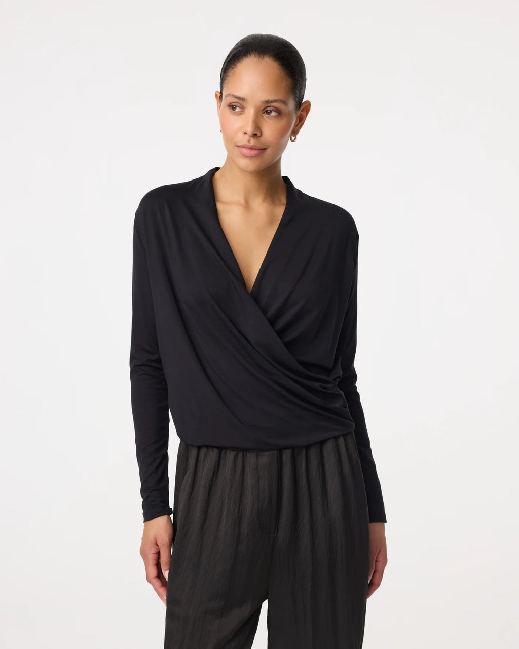 KNIT-TED BLACK DRAPE JETTY TOP