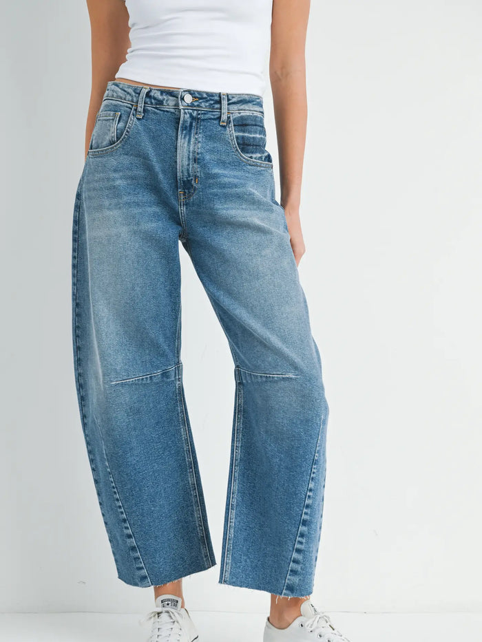 JBD MEDIUM BLUE BARREL JEANS 473J