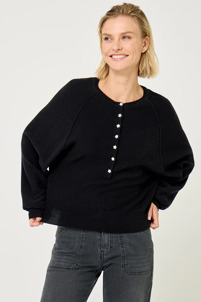 FIVE BLACK STAR BUTTON KNIT
