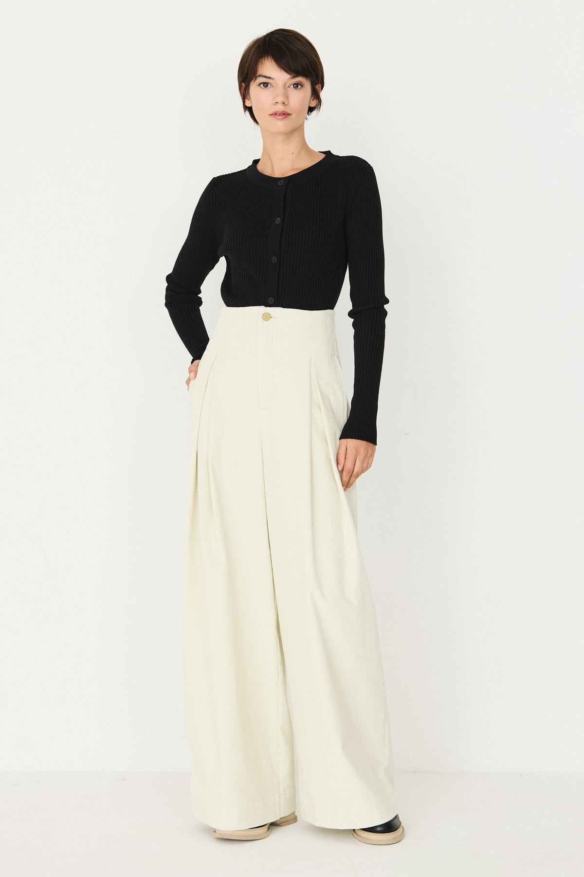 SKFK CREAM BASABE GOTS FINE CORD TROUSER