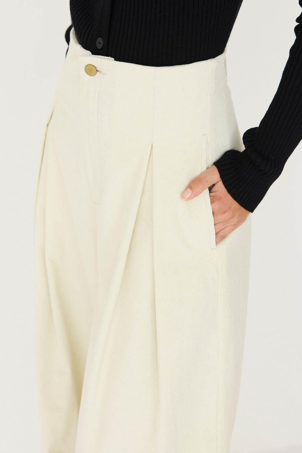 SKFK CREAM BASABE GOTS FINE CORD TROUSER