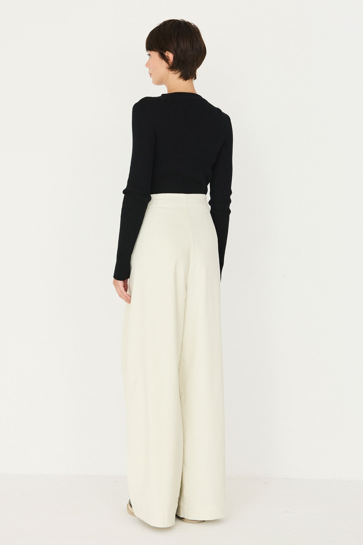 SKFK CREAM BASABE GOTS FINE CORD TROUSER