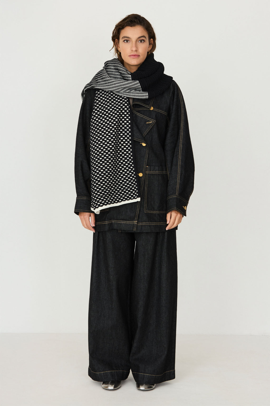 SKFK BLACK AND WHITE BELAR GOTS SCARF