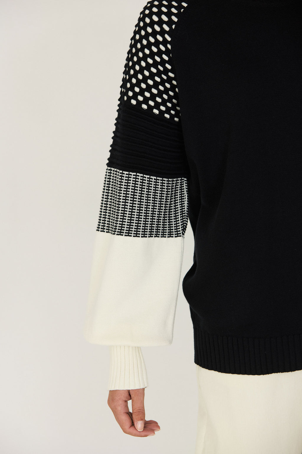 SKFK BLACK AND CREAM LEIANE SWEATER