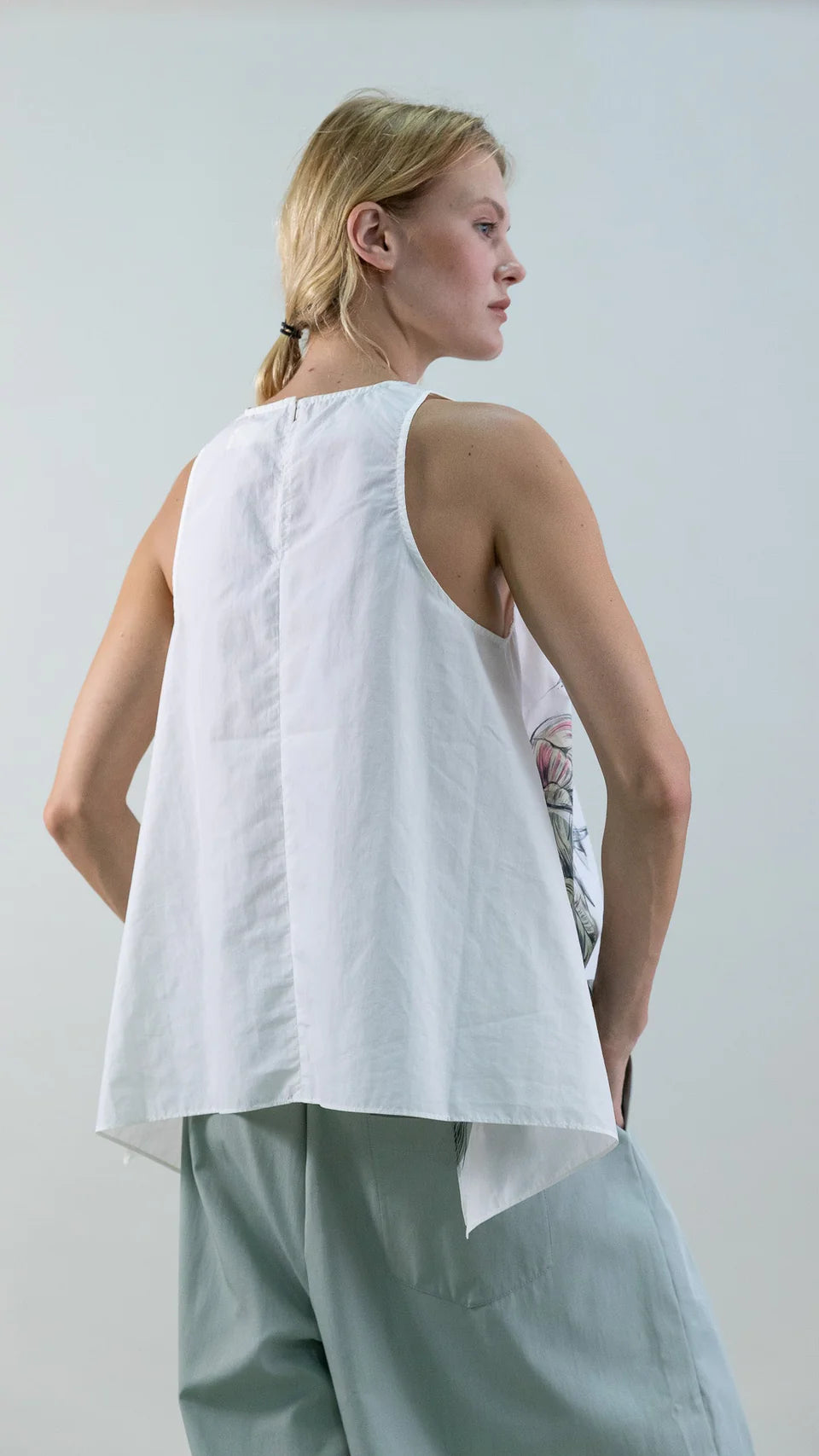 PSOPHIA SLEEVELESS SKETCH FRONT COTTON TOP - White Bicycle