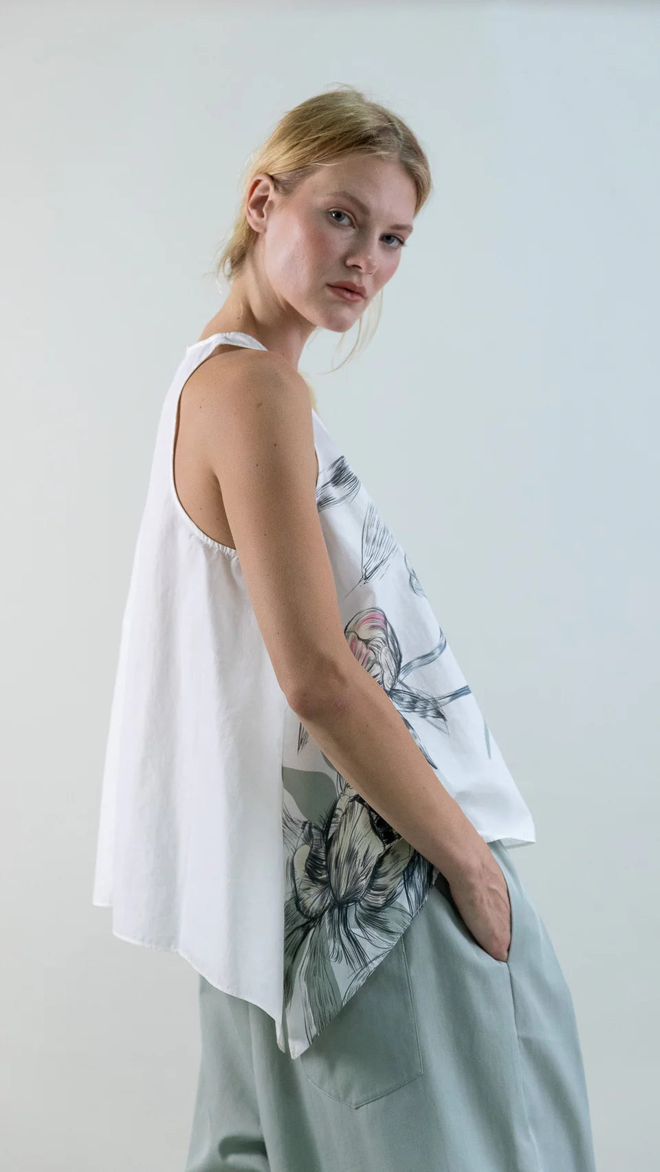 PSOPHIA SLEEVELESS SKETCH FRONT COTTON TOP - White Bicycle