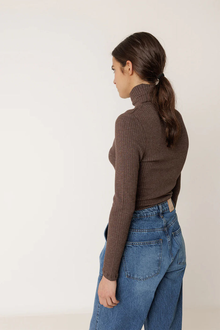 INDI AND COLD BROWN RIB POLO NECK