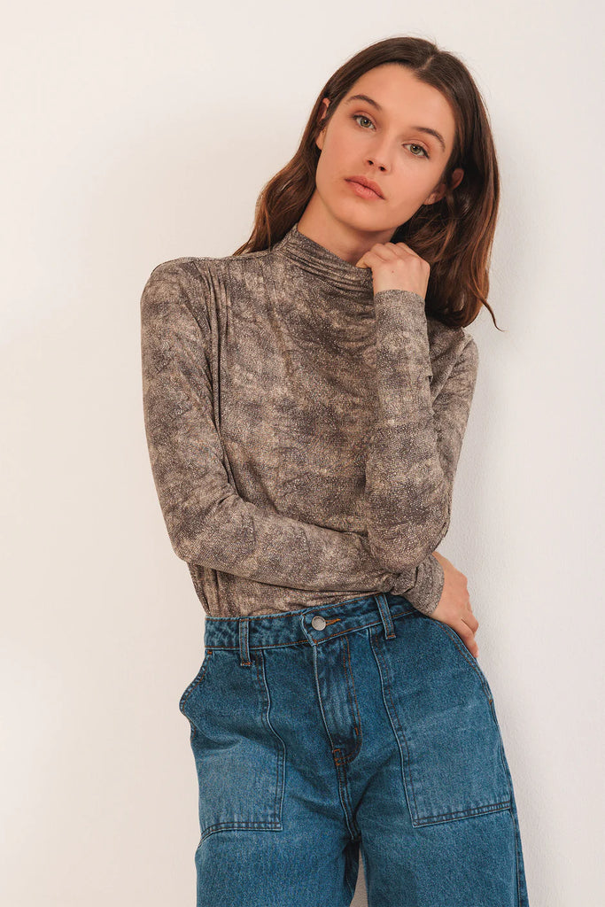 INDI AND COLD FINE NETTING PRINT HIGH NECK TOP