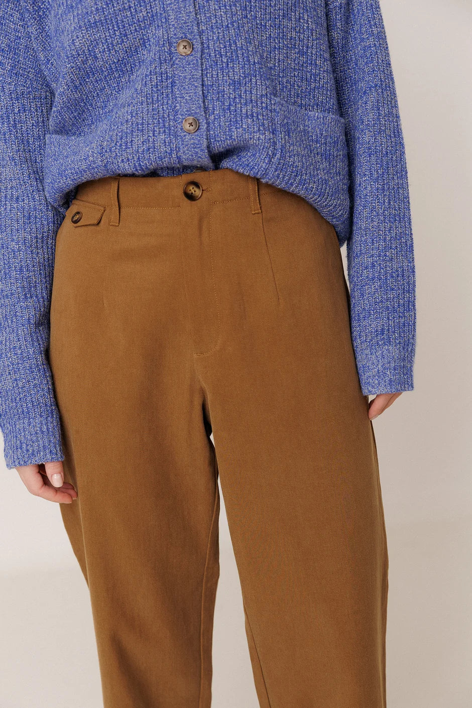 INDI AND COLD CAMEL LUCAS CHINO