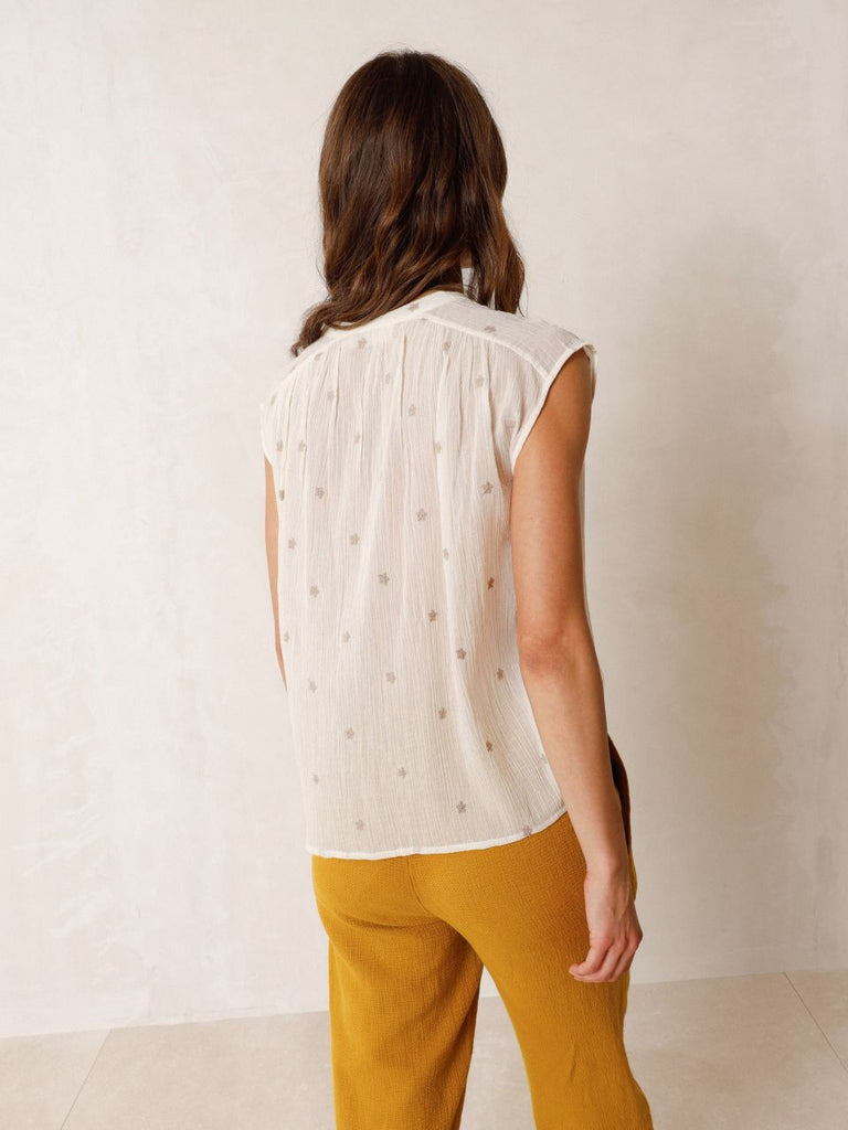 INDI AND COLD CREAM STAR SLEEVELESS BLOUSE