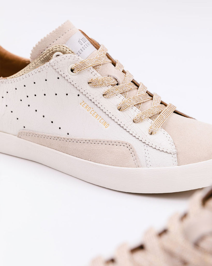 0-105 WHITE AND GOLD SC06 TRAINER